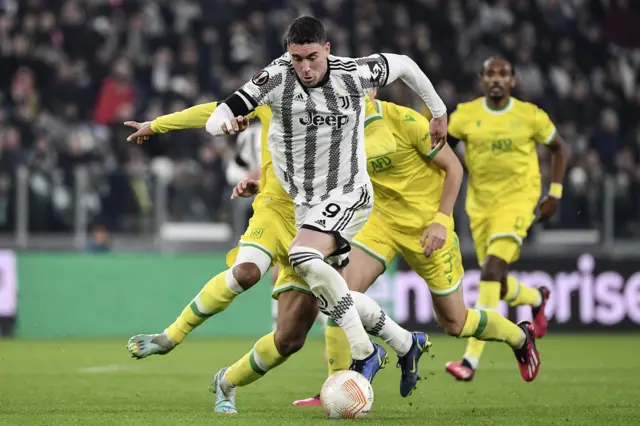 Vlahovic playing against Nantes