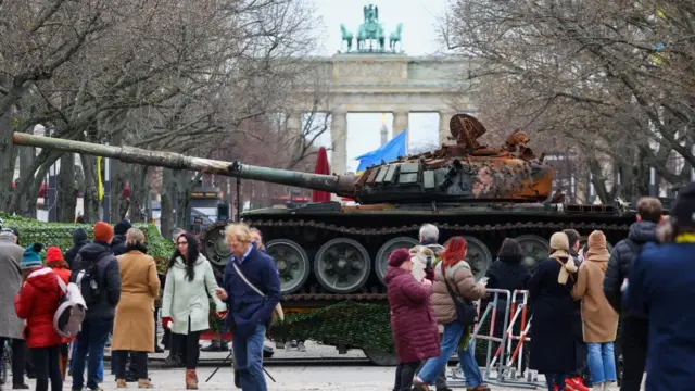 A destroyed Russian T-72 tank near the Brandenburg Gate in Berlin