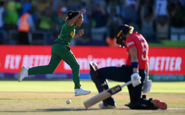 South Africa celebrate Knight wicket