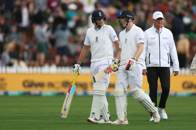 England's Joe Root and Harry Brook in second Test v New Zealand