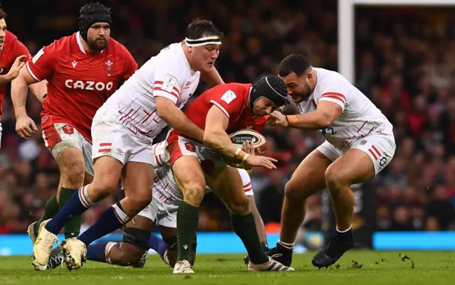 Leigh Halfpenny under pressure