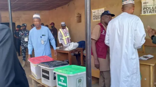 Polling station in Daura