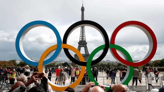 Olympic rings in front of the Eiffel Tower