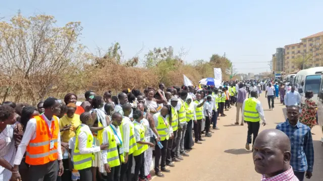 People waiting for the Pope