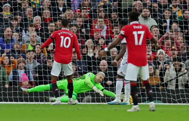 Marcus Rashford scores for United