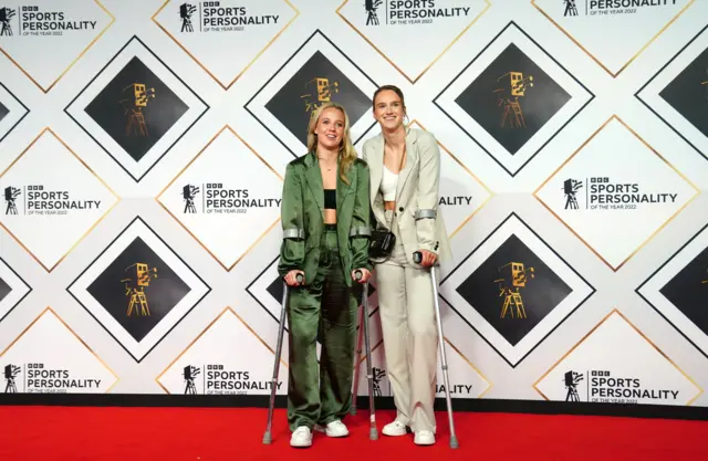 Vivianne Miedema and Beth Mead