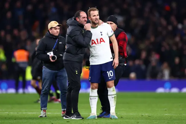 HArry Kane celebrates with Cristian Stellini