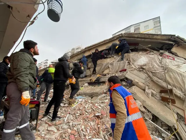 People search through rubble following an earthquake in Diyarbakir, Turkey