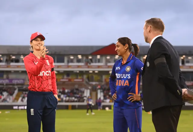 England's Amy Jones at the toss with India's Harmanpreet Kaur