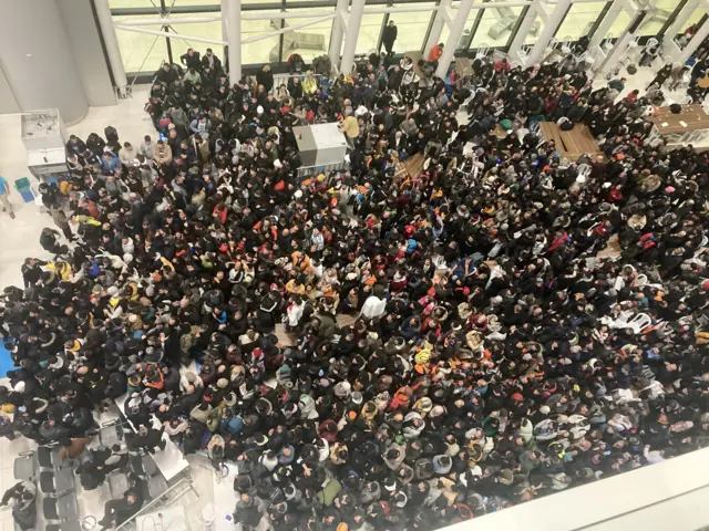 Crowds of people at Istanbul airport