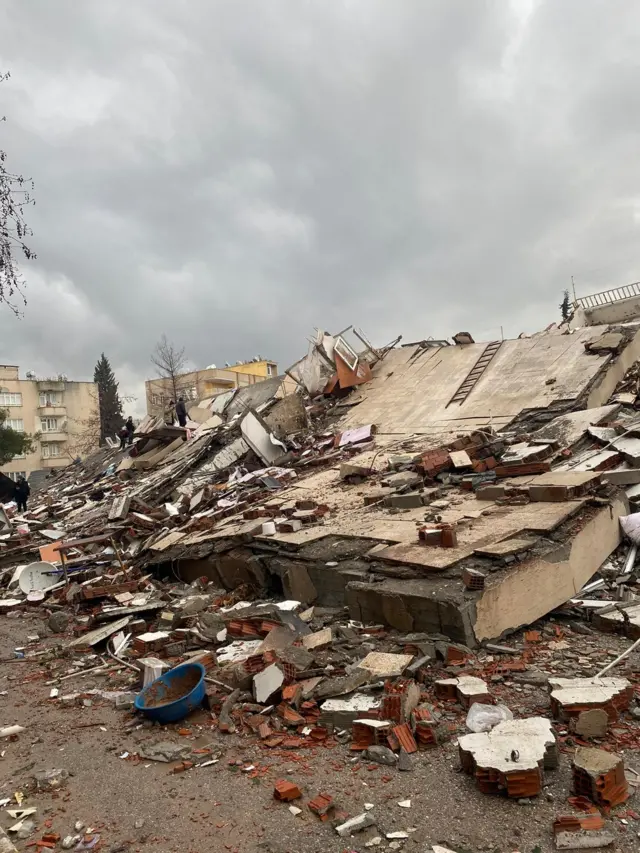 A picture of the rubble in Adiyaman