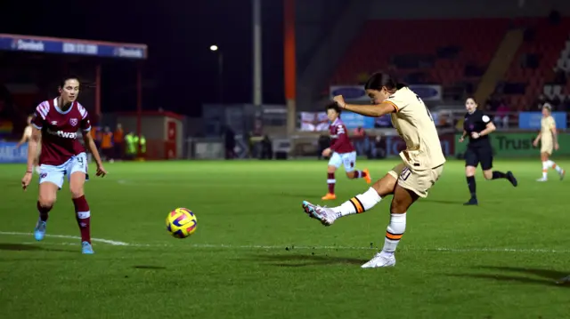 Sam Kerr scores