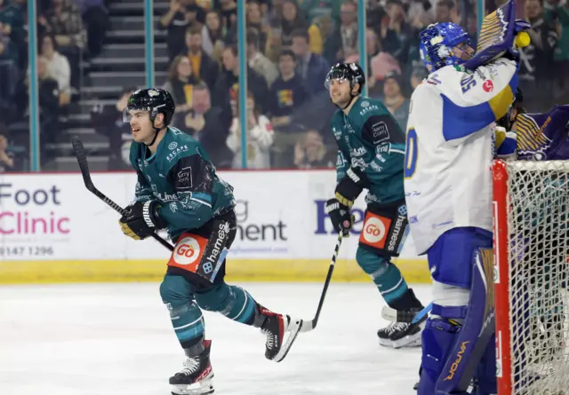 Donovan Neuls celebrates Giants second goal