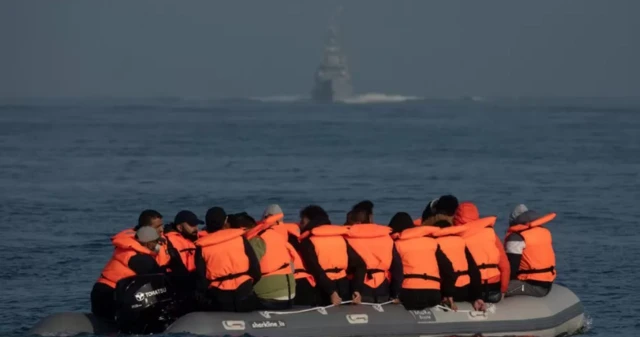 Migrants cross Channel from France to UK