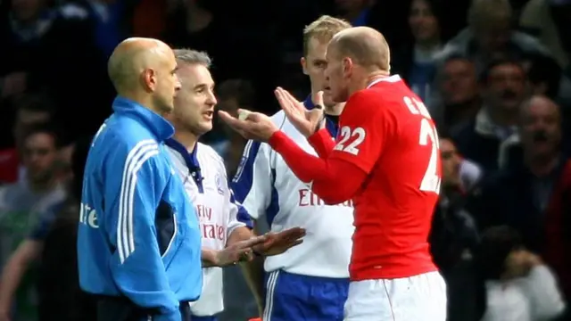 Gareth Thomas protests to referee Chris White at the end of the Six Nations match between Italy and Wales at Stadium Flaminio in 2007