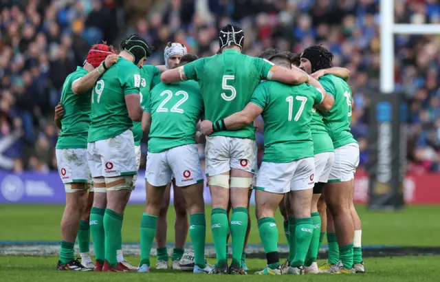 Ireland team huddle at Murrayfield