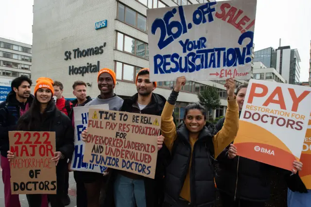 Junior doctors striking by St Thomas' Hospital