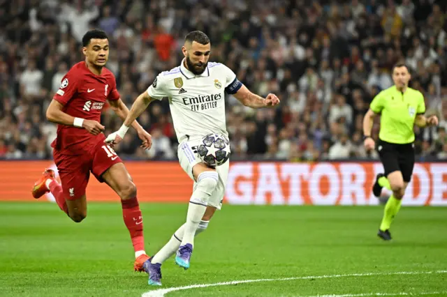 Karim Benzema tries to control the ball.