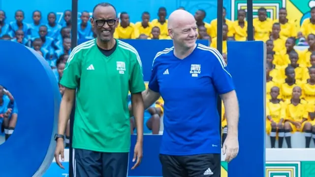 President Kagame (left) and Fifa's Mr Infantino (right)