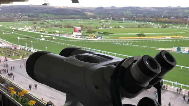 Commentator’s position