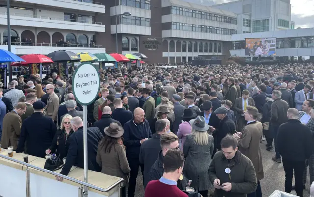 Cheltenham crowds