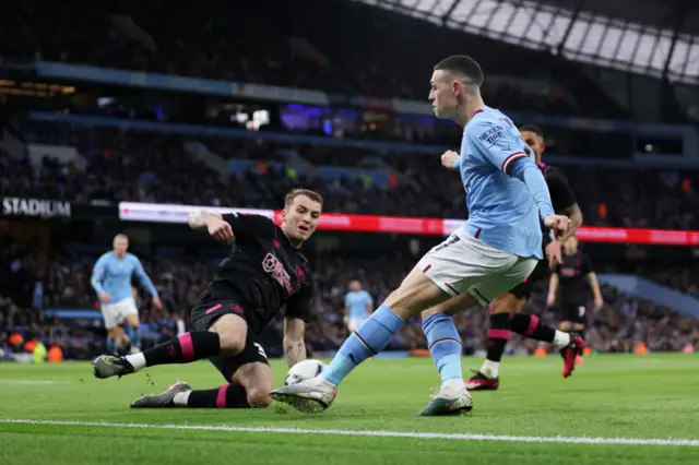 Jordan Beyer challenges Phil Foden