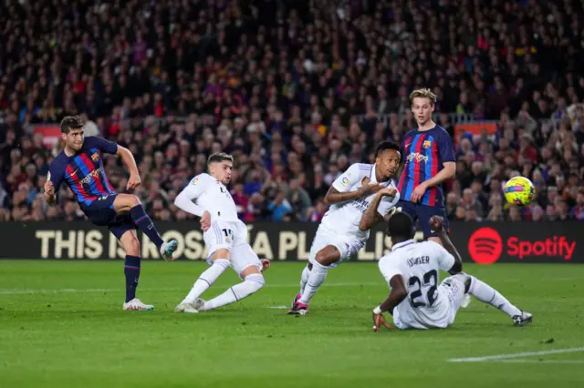 Sergi Roberto scores