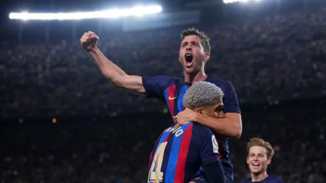 Sergi Roberto celebrates