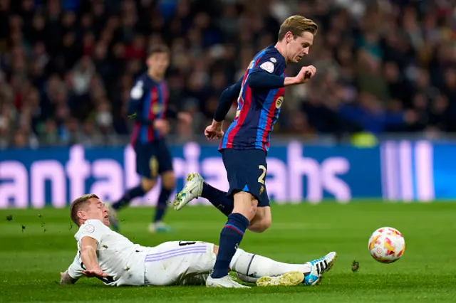 Kroos attempts to bring Der Jong down