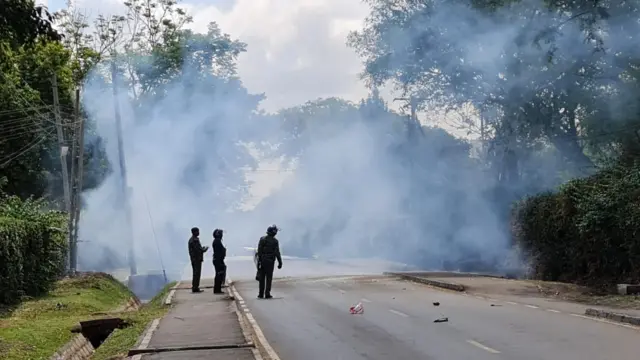 Police lob tear gas against protesters in Nairobi