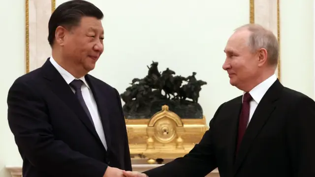 Xi and Putin shake hands