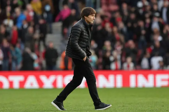 Tottenham boss Antonio Conte leaves the pitch as his side are held at Southampton