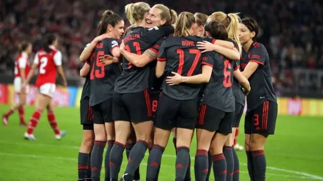 Bayern Munich players celebrate going 1-0 up