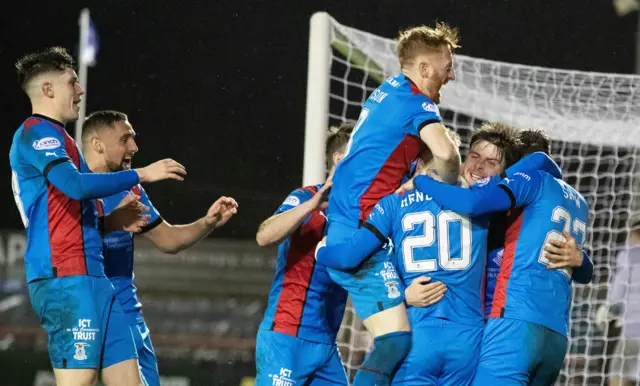 Inverness' Nathan Shaw celebrates with teammates after making it 1-0