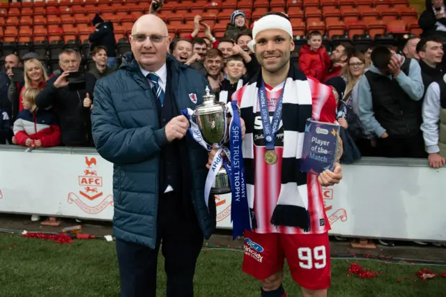 Former Raith Rovers boss John McGlynn poses with Cup hero Poplatnik