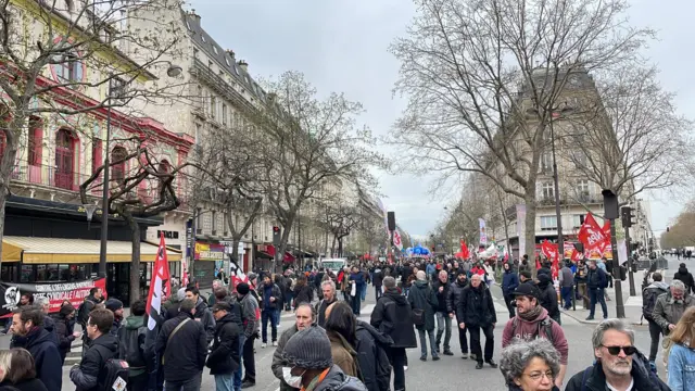 Front of the demonstration on Boulevard Voltaire, Paris