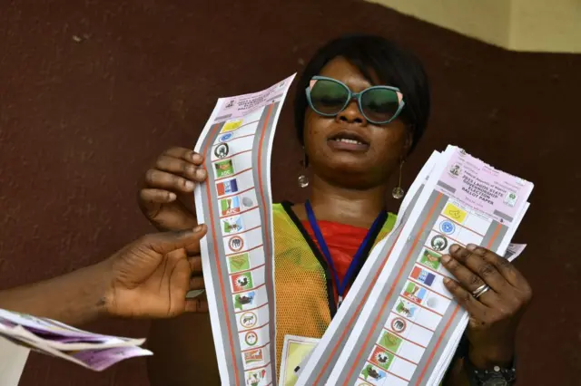 An official countS votes at a polling station after local elections, in Lagos on 18 March 2023