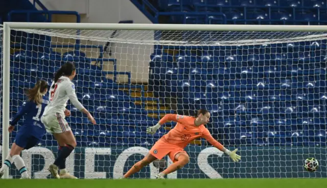 Sara Däbritz (2L) watches her shot beat Chelsea's German goalkeeper Ann-Katrin Berger