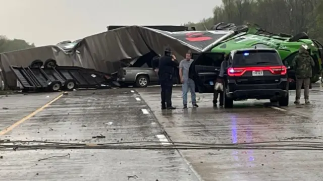 Overturned lorry on Arkansas highway