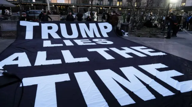 Sign which reads "Trump lies all the time"