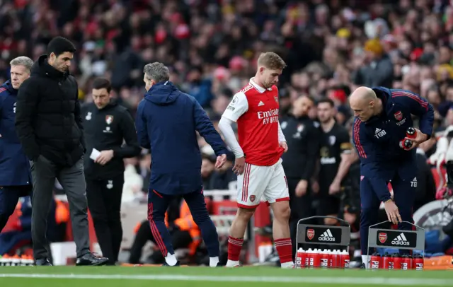 Arsenal take off Emile Smith Rowe