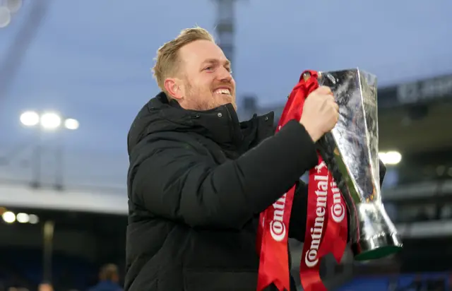 Jonas Eidevall with trophy