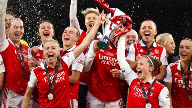 Arsenal lift trophy