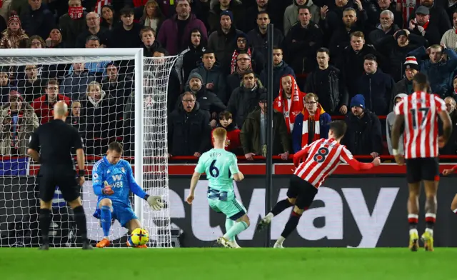 Mathias Jensen scores for Brentford.