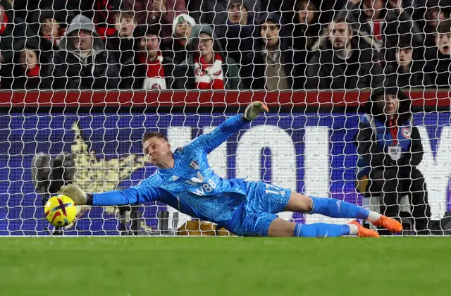 Bernd Leno saves Ivan Toney's shot.