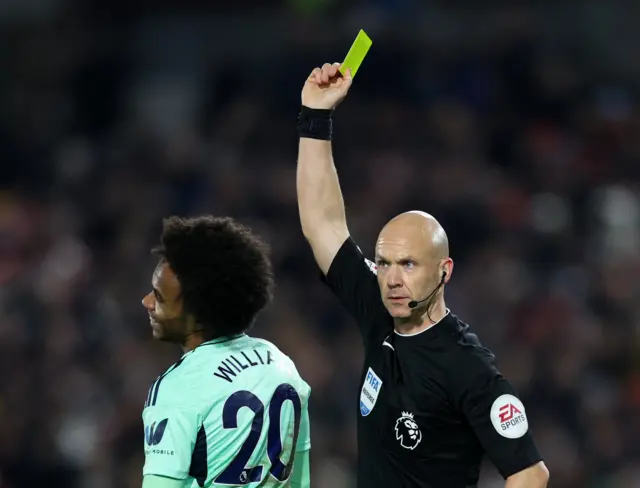 Willian receives a yellow card.