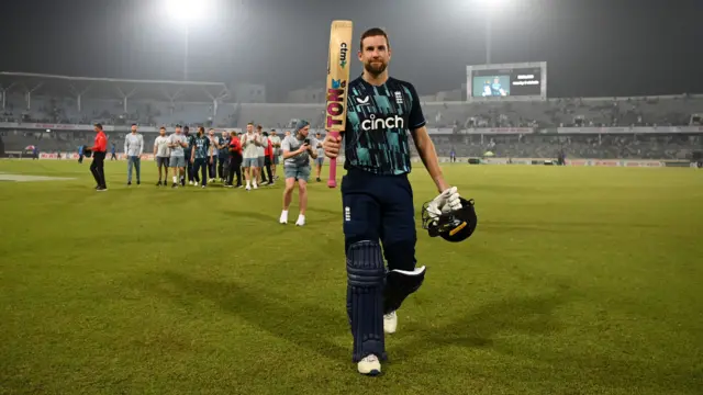 Dawid Malan raises his bat