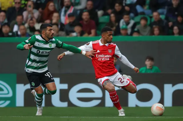 Reiss Nelson attempts a cross