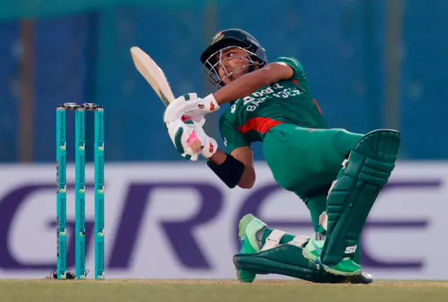 Afif Hossain paddles Mark Wood