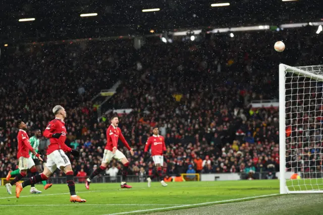 Antony's chip goes over the crossbar with Fred, Wout Weghorst and Marcus Rashford watching on